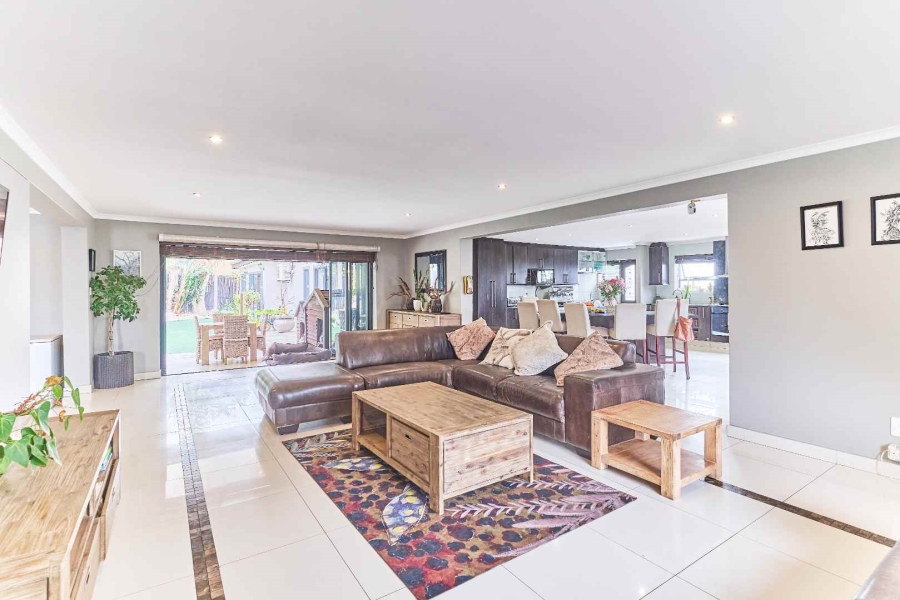 4 Bedroom Property for Sale in Flamingo Vlei Western Cape